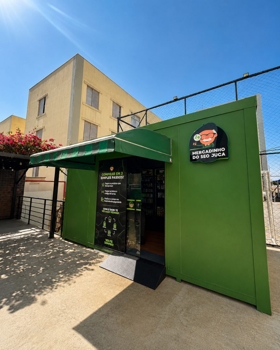 Loja em container verde do Mercadinho do Seo Juca
